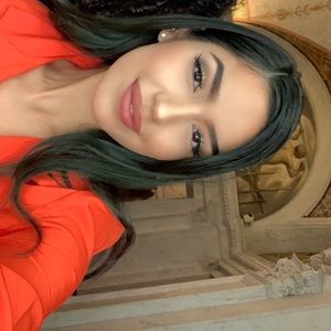 Meet your seller 🖤